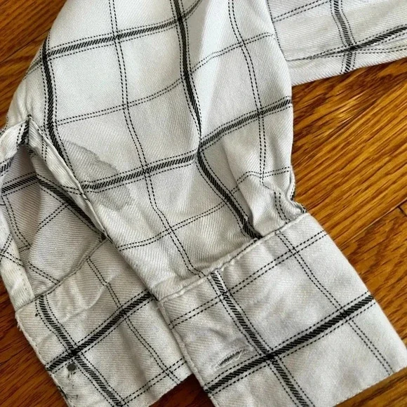 Plaid lightweight top - Picture 4 of 6